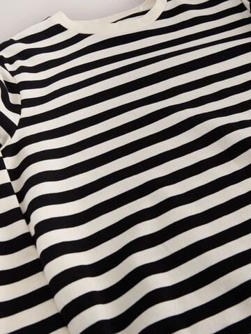Next Shirt in Black