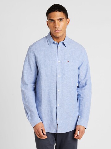 Tommy Jeans Regular fit Button Up Shirt in Blue: front