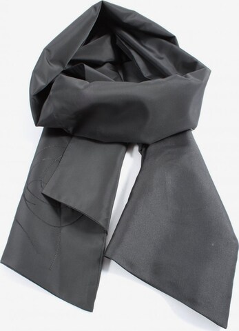 zero Scarf & Wrap in One size in Grey: front