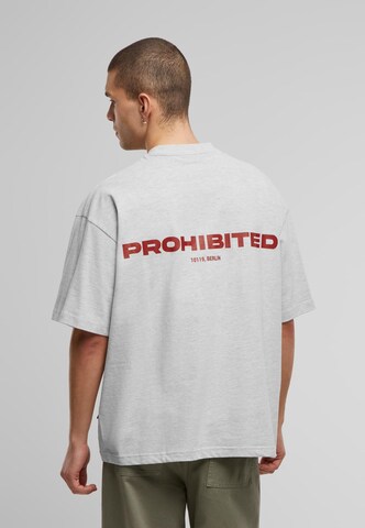 T-Shirt Prohibited en gris : devant