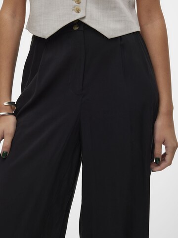 VERO MODA Wide leg Bandplooibroek 'Sally' in Zwart