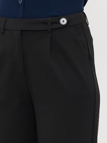Only Tall Regular Pleat-front trousers 'ONLSULAJMA' in Black
