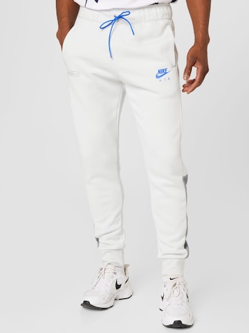 Effilé Pantalon 'AIR' Nike Sportswear en gris : devant