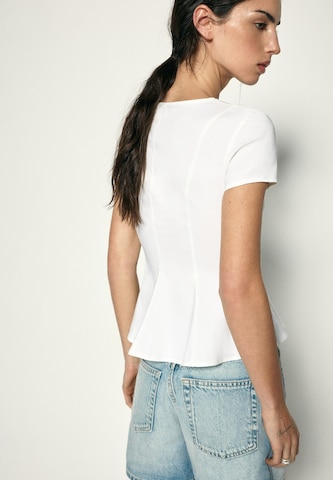 Bluză de la Pull&Bear pe alb