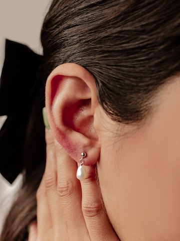 Orecchini 'Ball and Pearl' di Hey Happiness in argento