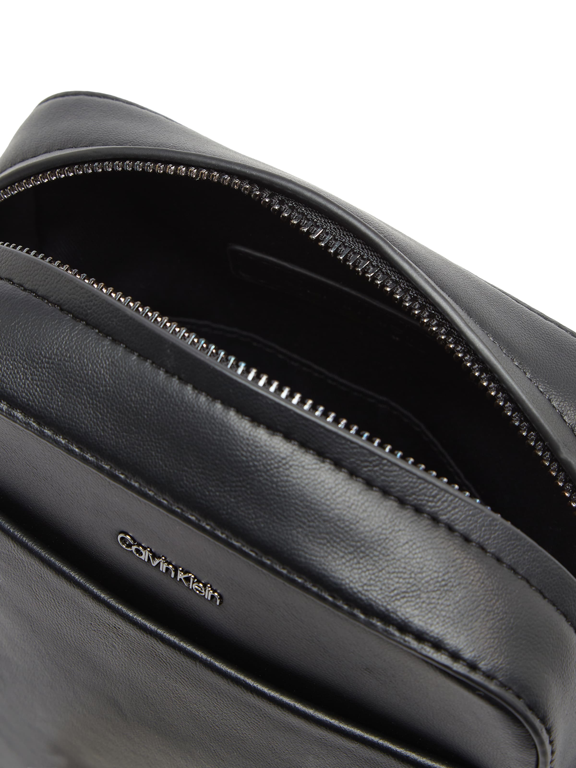 Calvin Klein Válltáska - fekete