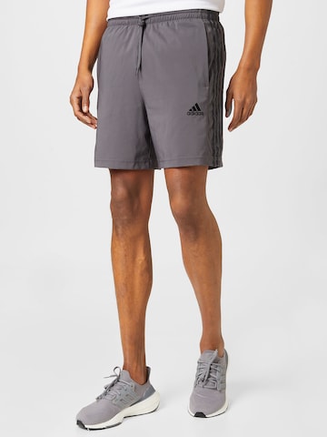 ADIDAS SPORTSWEAR Regular Sportshorts 'Essentials Chelsea' in Grau: predná strana