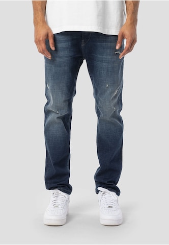 Regular Jean 'Fredo' Elias Rumelis en bleu : devant