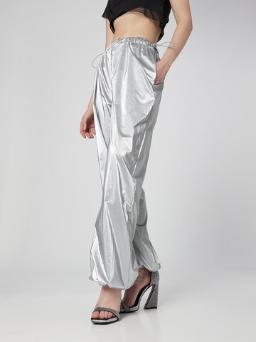 VIERVIER Wide leg Broek 'Ylvi' in Zilver: voorkant