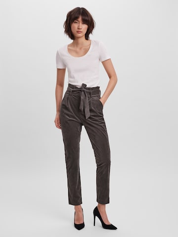 VERO MODA Tapered Pleat-Front Pants 'Eva' in Grey: front