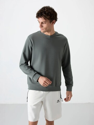 Tommy Life Sweatshirt in Grey