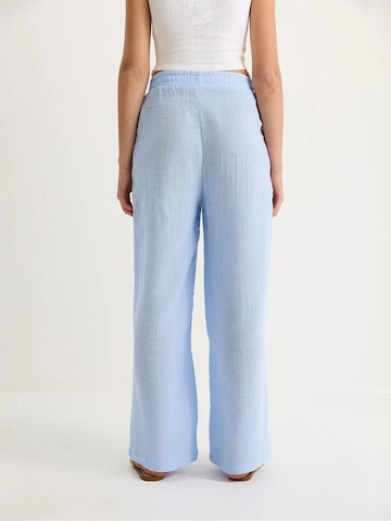 Bianco Lucci Wide leg Pants in Blue