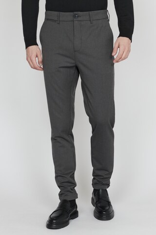 Matinique Regular Pants 'MAliam' in Grey: front