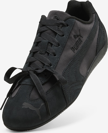 Baskets basses PUMA en noir : devant
