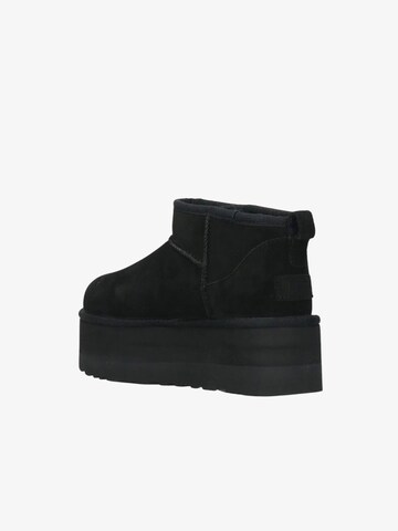 UGG Boots 'Classic Ultra Mini' in Zwart