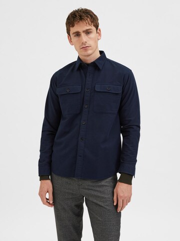 Coupe regular Chemise 'ROLF' SELECTED HOMME en bleu : devant