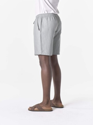 KOROSHI Regular Shorts in Grau