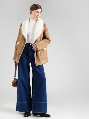 GUESS Zimní bunda 'FAUSTINE' – hnědá