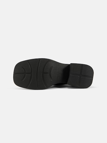 juoda VAGABOND SHOEMAKERS Loaferai 'DORAH'