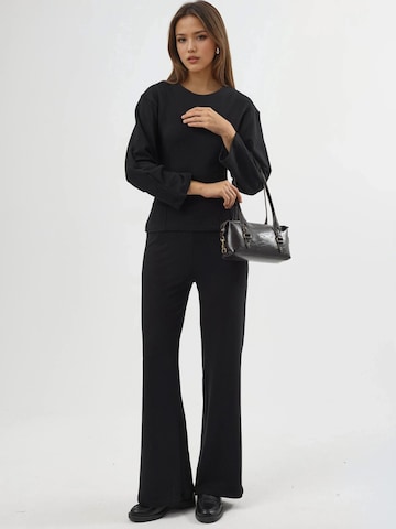 Busem - Flared Calças em preto