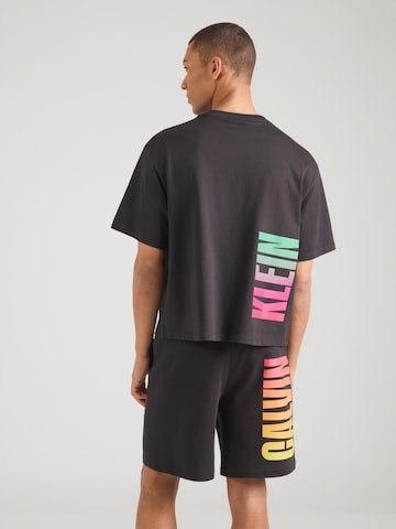 Calvin Klein Jeans T-shirt 'PRIDE' i svart