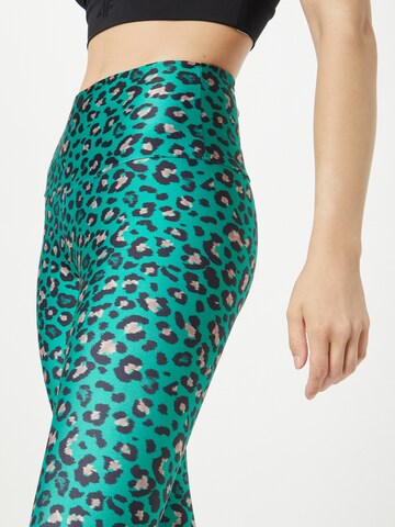 Skinny Pantaloni sport de la Onzie pe verde