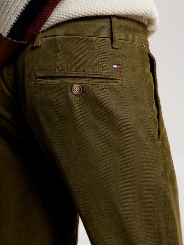 TOMMY HILFIGER Regular Chino Pants in Green