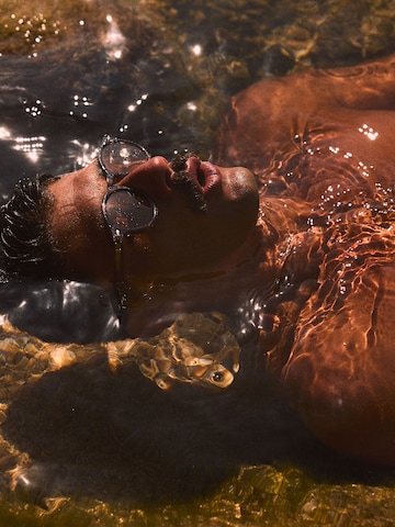 Lunettes de soleil Bershka en gris
