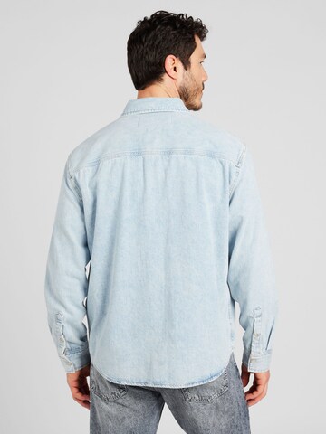 Coupe regular Chemise Calvin Klein Jeans en bleu