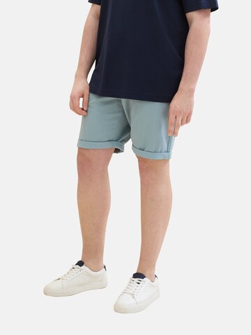 TOM TAILOR Men + Regular Shorts in Grün: predná strana