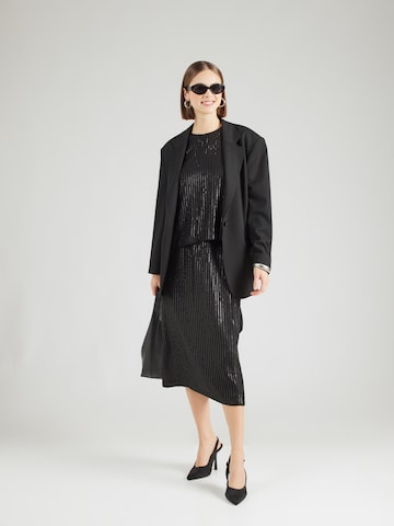 Bluză de la COMMA pe negru