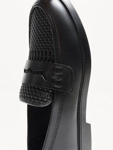Bershka Classic Flats in Black