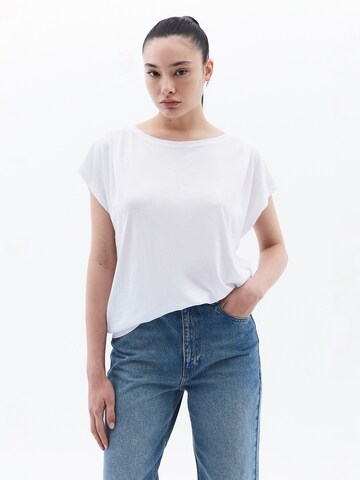 OXXO Shirt in White: front