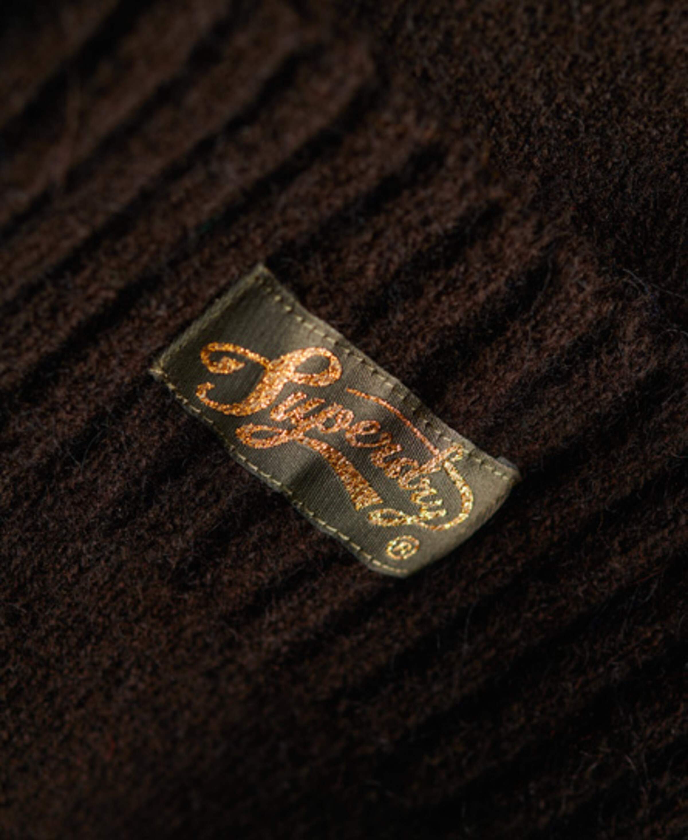 Superdry Pulóver 'Essential' - barna