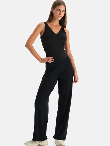 Dagi Regular Pants in Black: front