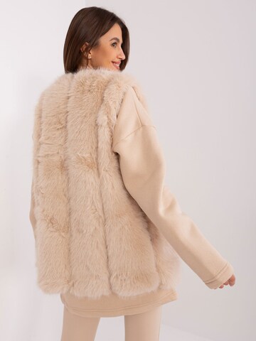Madnezz House Weste '2368.00P' in Beige
