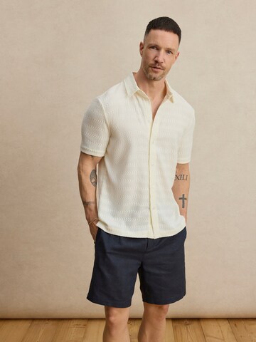 DAN FOX APPAREL Comfort Fit Риза 'Christian' в бяло: отпред