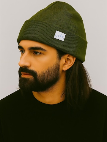 Lou-i Beanie in Green: front