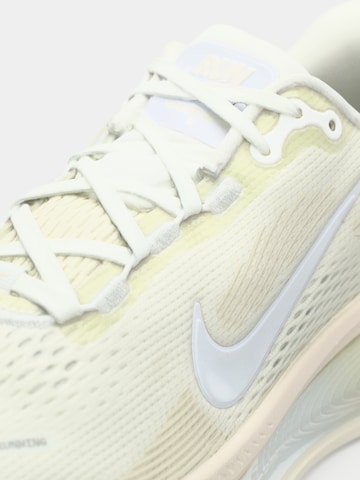 NIKE Běžecká obuv 'Vomero 18 Ess' – bílá