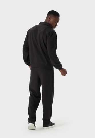 Tenue d'intérieur Tom Barron en noir : derrière