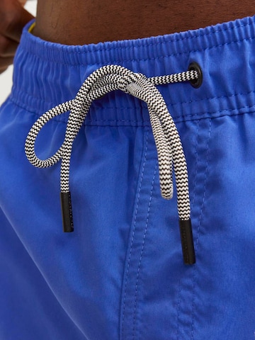 JACK & JONES Badeshorts i blå
