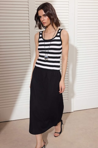Trendyol - Vestido en negro