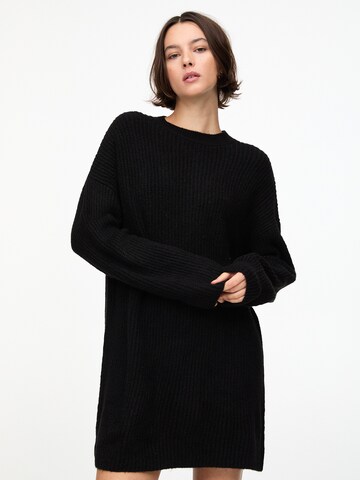 Robes en maille Pull&Bear en noir : devant