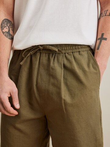 DAN FOX APPAREL - Loosefit Pantalón 'Darian' en verde