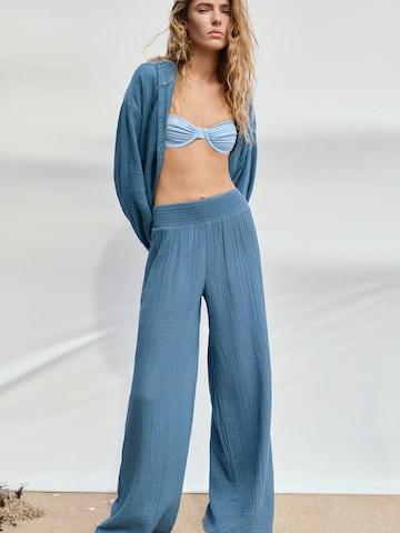 Pull&Bear Široký strih Nohavice - Modrá