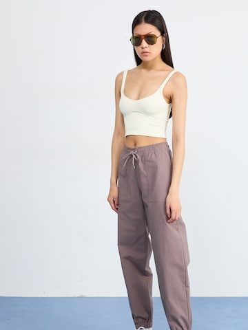 COLUMBIA Конический (Tapered) Штаны в спортивном стиле 'ROC™' в Серый