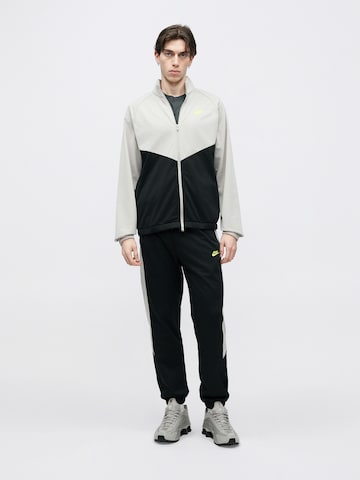 juoda Nike Sportswear Treningas: priekis