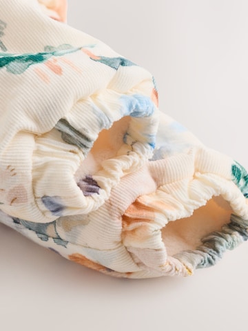 Next Overall σε λευκό