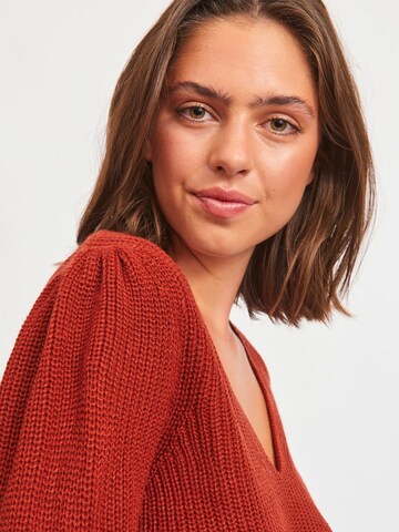 VILA Sweater in Brown