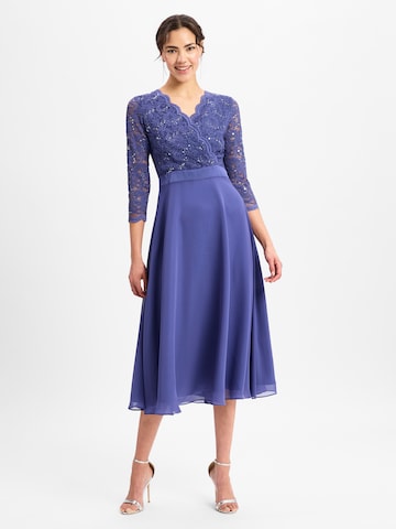 Robe de cocktail SWING en bleu : devant